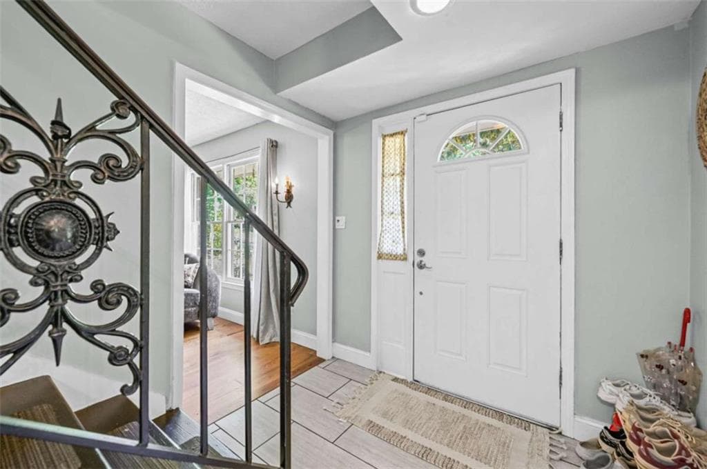 4 bedroom, 3 bathroom, 2,089 sq ft single family residence for sale at 4115 Creek Stone Court, Stone Mountain, GA 30083 — photo 3