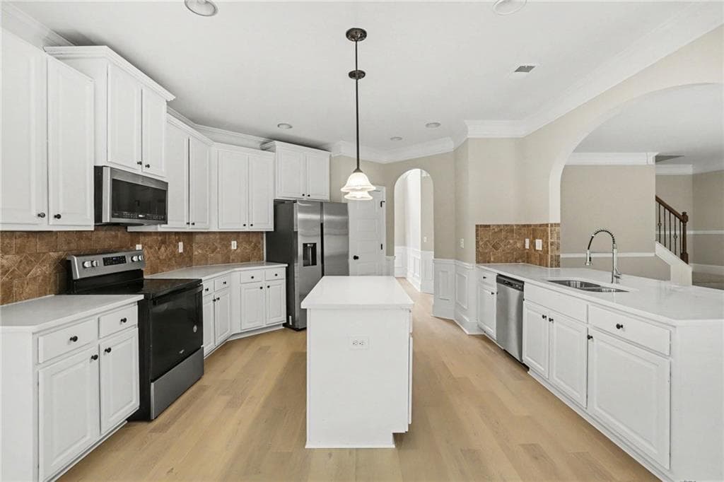 4 bedroom, 3 bathroom, 3,306 sq ft single family residence under contract at 7985 Snapwell Drive, Fairburn, GA 30213 — photo 9