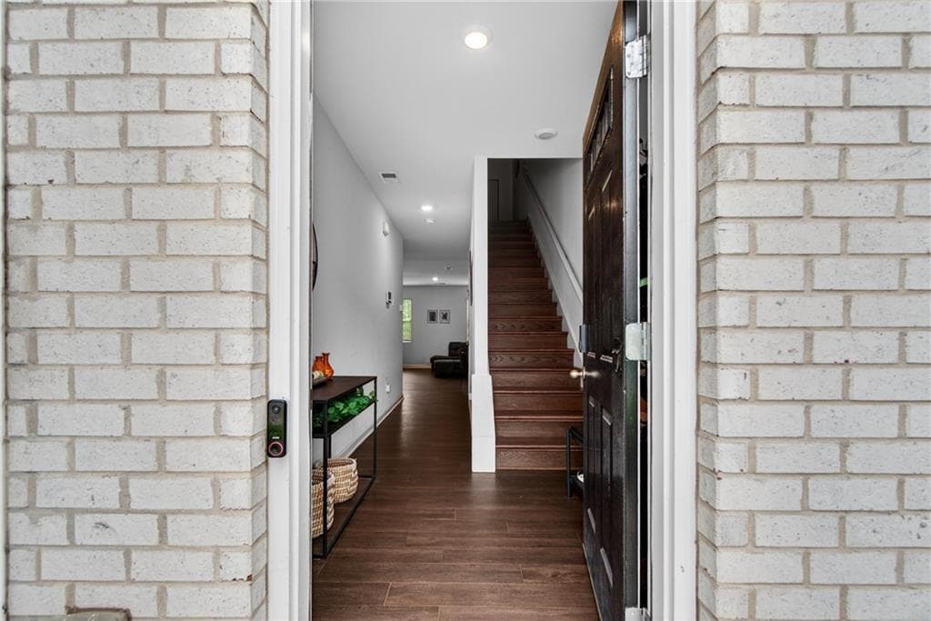 3 bedroom, 3 bathroom, 1,540 sq ft townhouse for sale at 5705 Union Pointe Drive, Union City, GA 30291 — photo 3