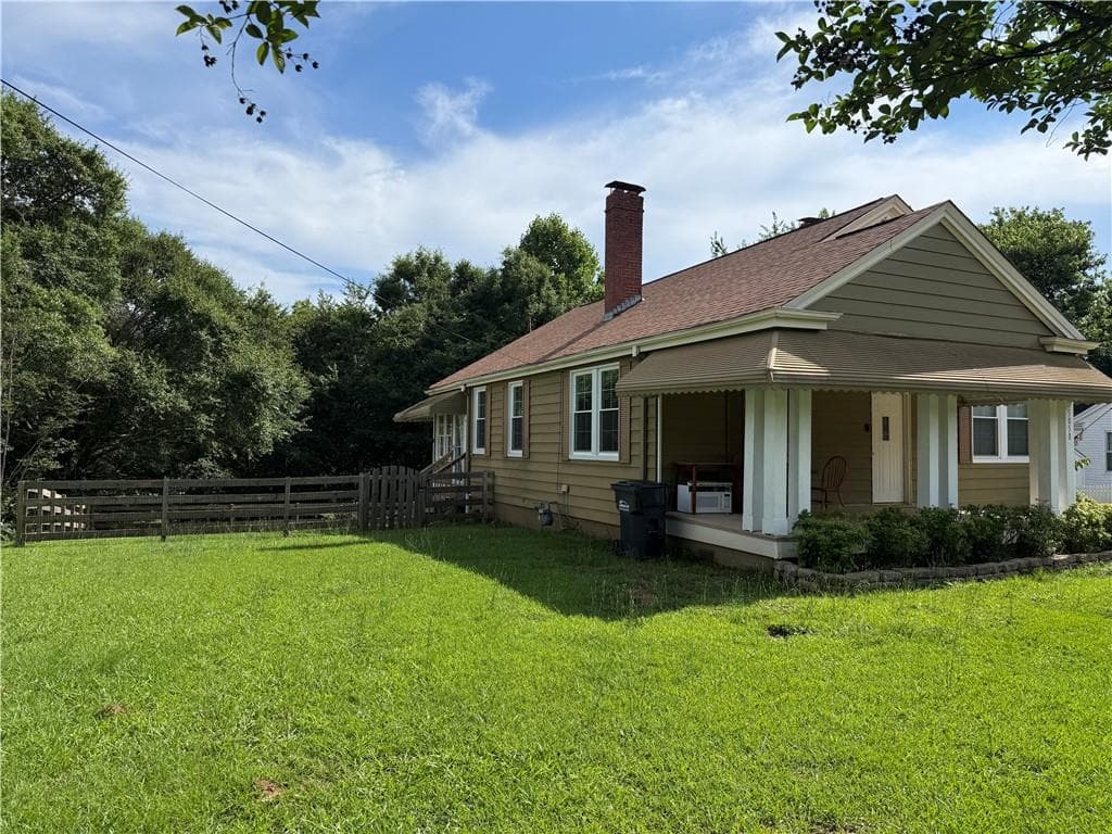 2 bedroom, 1 bathroom, 1,234 sq ft single family residence for rent at 5058 Austell Powder Springs Road, Austell, GA 30106 for $1,900 a month — photo 3