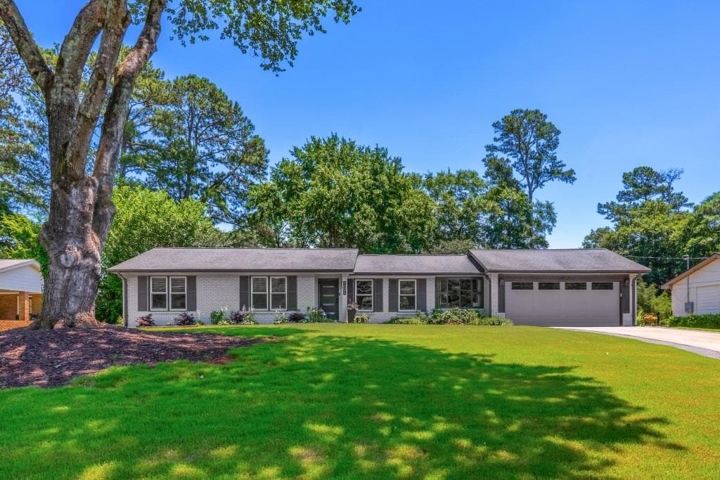 1095 Tuxedo Court, Roswell, GA 30075 — most recent listing photo
