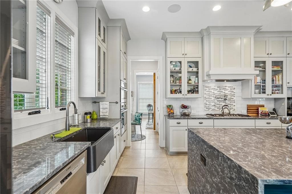 3 bedroom, 3 bathroom, 2,222 sq ft single family residence for sale at 190 3rd Street, Fayetteville, GA 30214 — photo 9