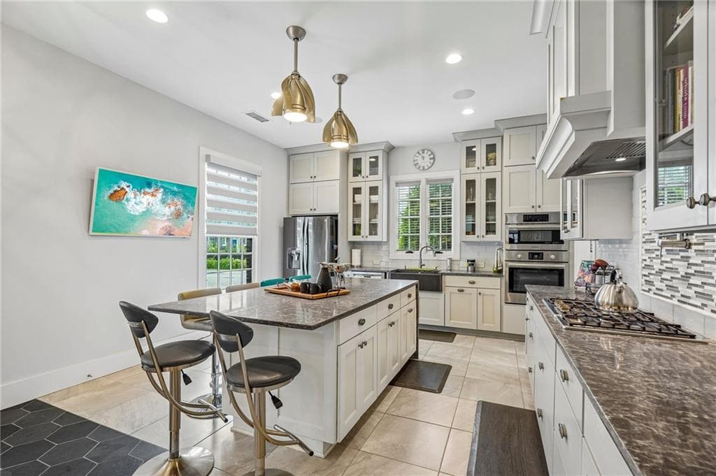 3 bedroom, 3 bathroom, 2,222 sq ft single family residence for sale at 190 3rd Street, Fayetteville, GA 30214 — photo 5