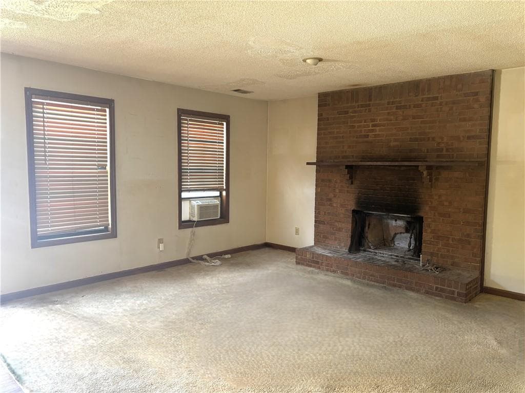 2 bedroom, 3 bathroom, 1,232 sq ft townhouse for sale at 906 Silverwood Drive, Atlanta, GA 30349 — photo 4