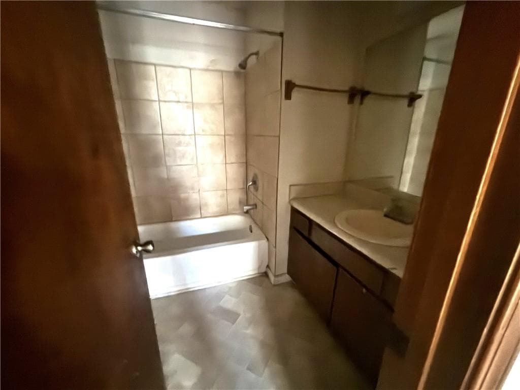 2 bedroom, 3 bathroom, 1,232 sq ft townhouse for sale at 906 Silverwood Drive, Atlanta, GA 30349 — photo 10