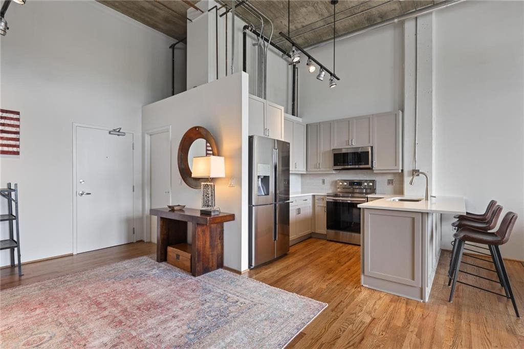 1 bedroom, 2 bathroom, 1,275 sq ft condominium for sale at 3235 Roswell Road 1021, Atlanta, GA 30305 — photo 3