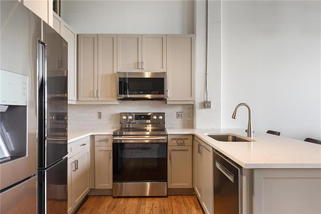 1 bedroom, 2 bathroom, 1,275 sq ft condominium for sale at 3235 Roswell Road 1021, Atlanta, GA 30305 — photo 4
