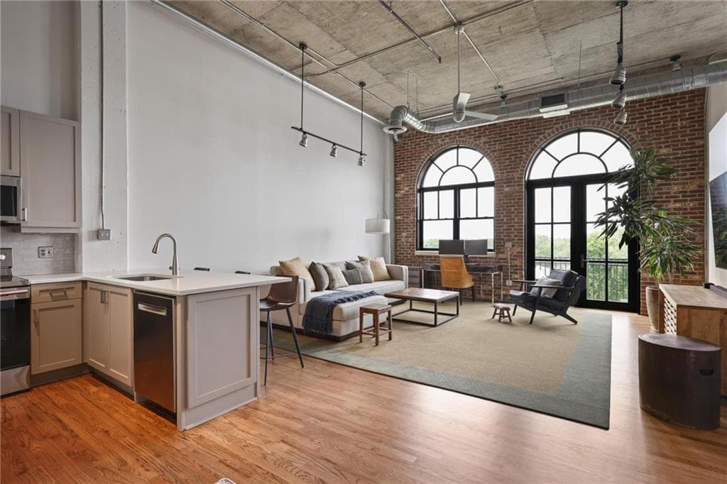 1 bedroom, 2 bathroom, 1,275 sq ft condominium for sale at 3235 Roswell Road 1021, Atlanta, GA 30305 — photo 6