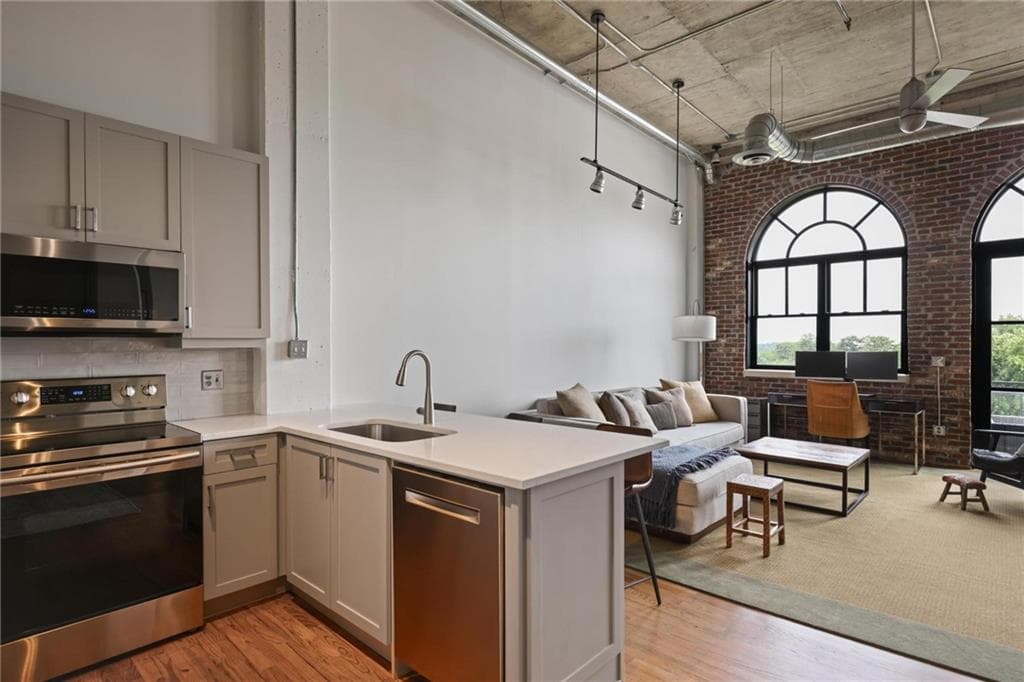 1 bedroom, 2 bathroom, 1,275 sq ft condominium for sale at 3235 Roswell Road 1021, Atlanta, GA 30305 — photo 7