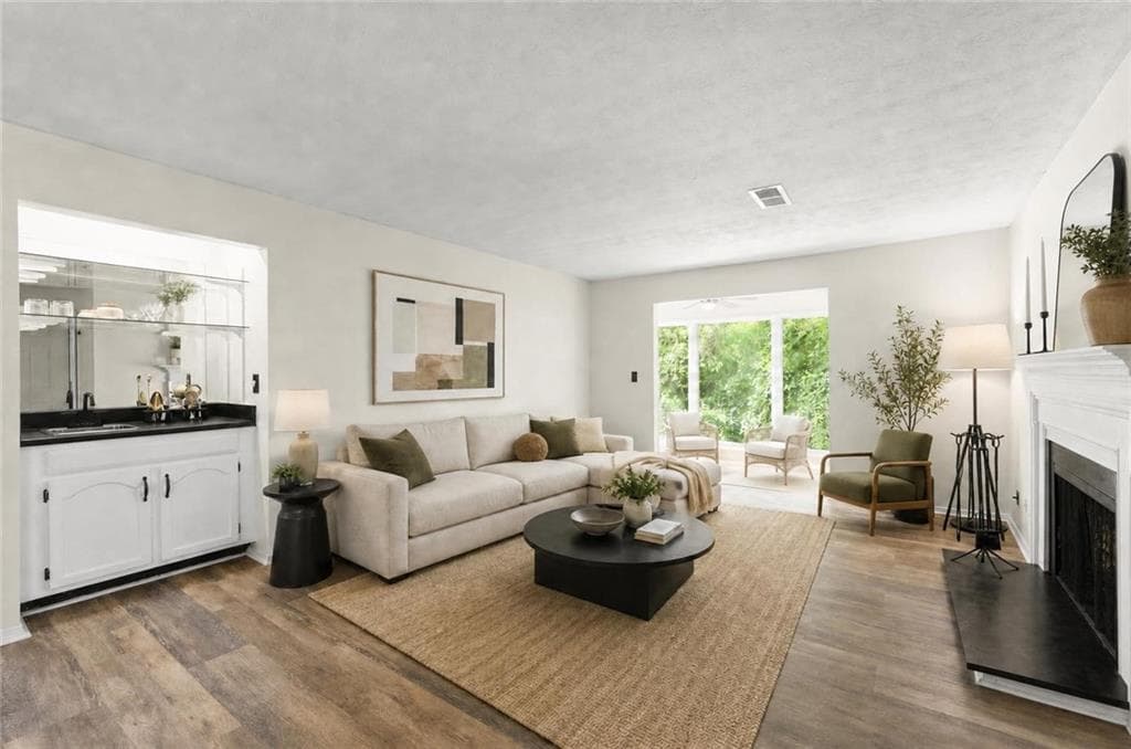 2 bedroom, 2 bathroom, 1,166 sq ft condominium sold at 2708 Suwanee Way, Marietta, GA 30067