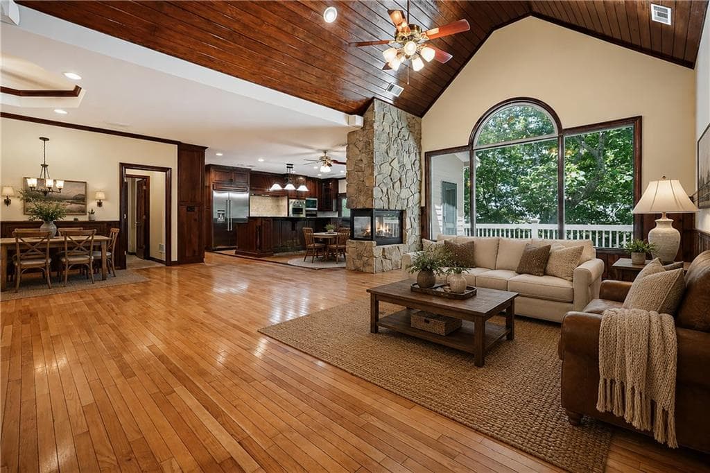 3 bedroom, 3 bathroom, 3,650 sq ft single family residence under contract at 309 Summit Drive, Big Canoe, GA 30143 — photo 8