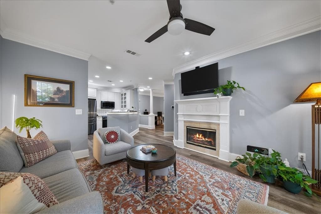 2 bedroom, 2 bathroom, 1,250 sq ft condominium for sale at 4100 Paces Walk 1101, Atlanta, GA 30339 — photo 8