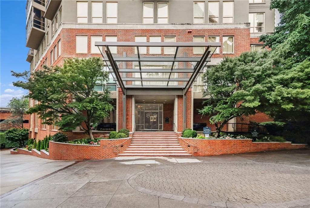 2 bedroom, 3 bathroom, 1,509 sq ft condominium for sale at 2626 Peachtree Road 205, Atlanta, GA 30305 — photo 1 of 26