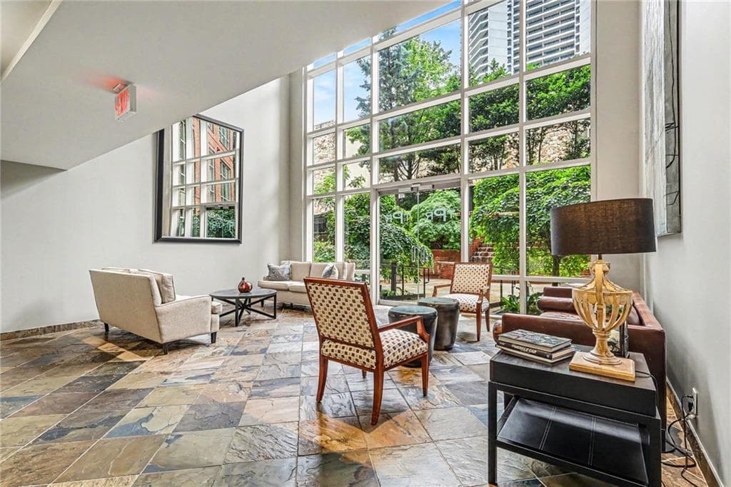 2 bedroom, 3 bathroom, 1,509 sq ft condominium for sale at 2626 Peachtree Road 205, Atlanta, GA 30305 — photo 5