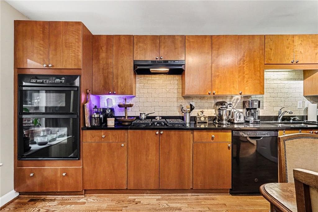2 bedroom, 3 bathroom, 1,509 sq ft condominium for sale at 2626 Peachtree Road 205, Atlanta, GA 30305 — photo 10