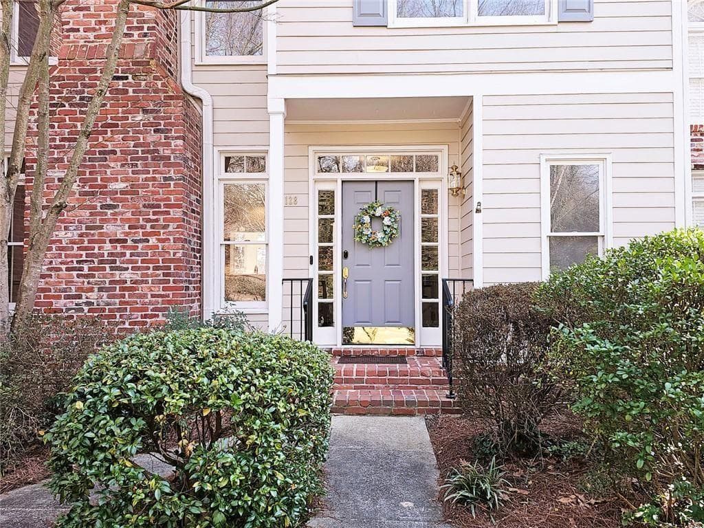 3 bedroom, 4 bathroom, 2,857 sq ft townhouse for sale at 128 River Ridge Lane, Roswell, GA 30075 — photo 2