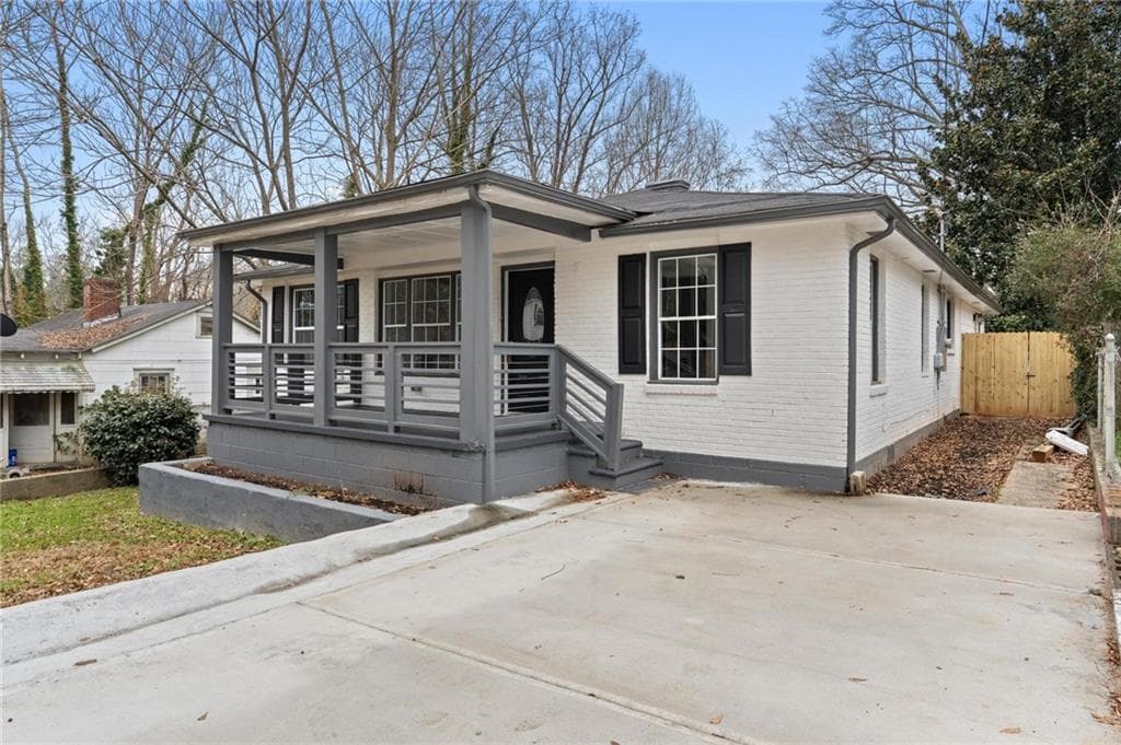3 bedroom, 3 bathroom, 1,610 sq ft single family residence for sale at 170 Stanhope Circle, Atlanta, GA 30314 — photo 3