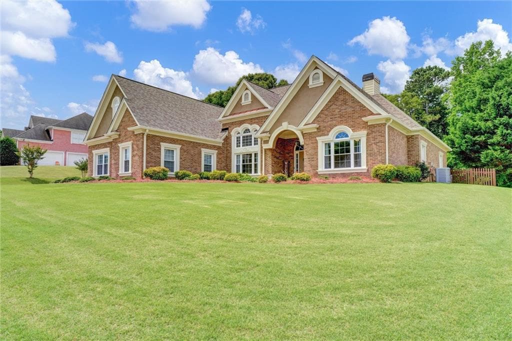 4 bedroom, 4 bathroom, 2,915 sq ft single family residence under contract at 5813 Coles Court, Buford, GA 30518 — photo 3