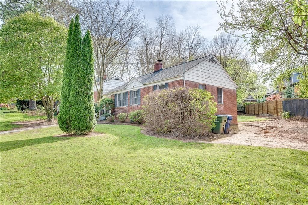 2 bedroom, 1 bathroom single family residence for rent at 388 Ashley Avenue, Atlanta, GA 30312 for $2,500 a month — photo 3