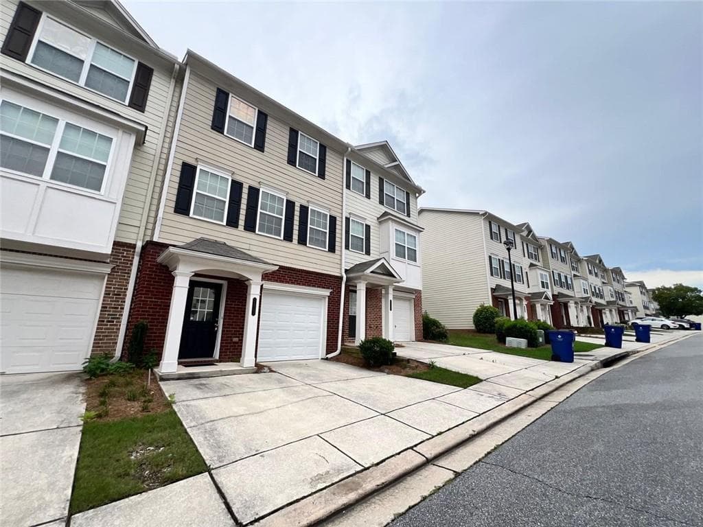 3 bedroom, 3 bathroom, 1,860 sq ft townhouse for rent at 6877 Slate Stone Way, Mableton, GA 30126 for $2,200 a month — photo 2