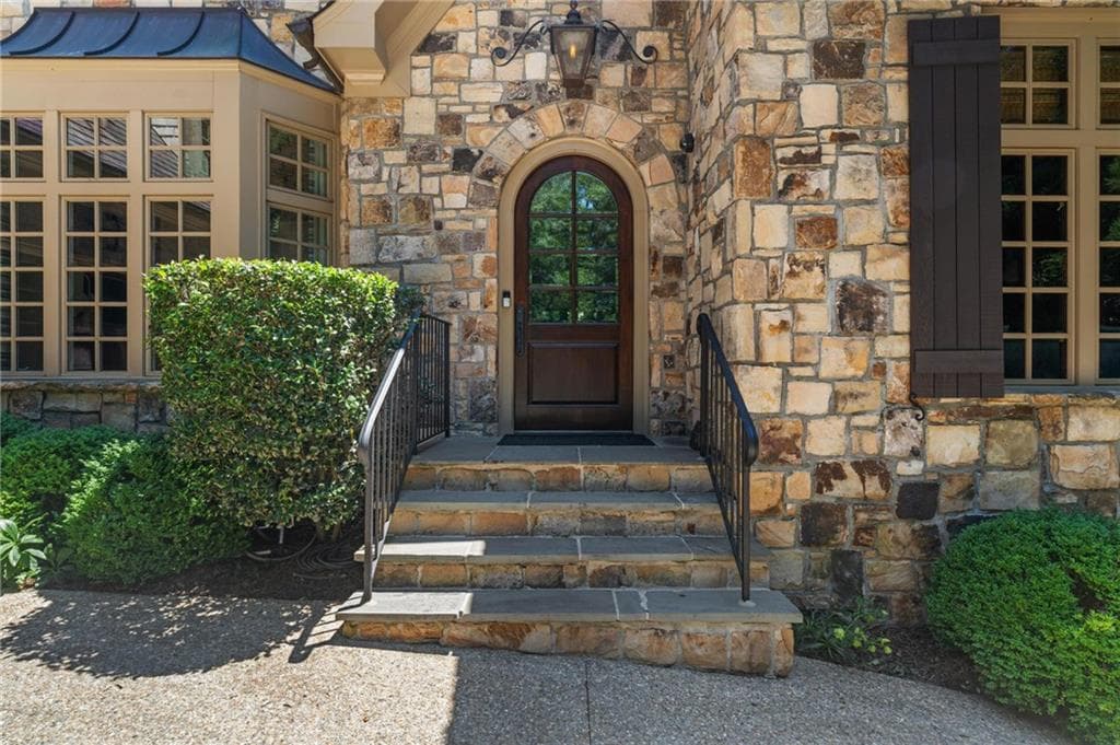 5 bedroom, 8 bathroom, 6,801 sq ft single family residence for sale at 355 Pine Tree Drive, Atlanta, GA 30305 — photo 3