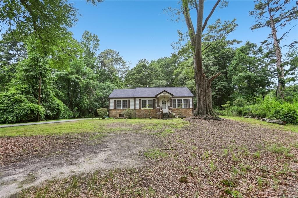 3 bedroom, 1 bathroom, 1,562 sq ft single family residence for sale at 5830 Garner Road, Mableton, GA 30126 — photo 3