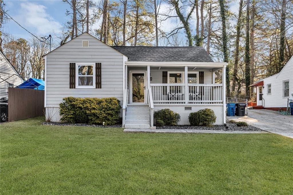 3 bedroom, 2 bathroom, 1,050 sq ft single family residence for sale at 2912 Palm Drive, Atlanta, GA 30344 — photo 3