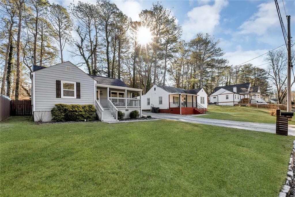 3 bedroom, 2 bathroom, 1,050 sq ft single family residence for sale at 2912 Palm Drive, Atlanta, GA 30344 — photo 5