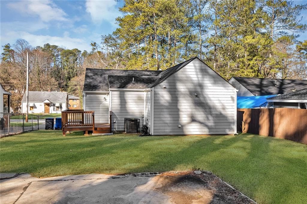 3 bedroom, 2 bathroom, 1,050 sq ft single family residence for sale at 2912 Palm Drive, Atlanta, GA 30344 — photo 6