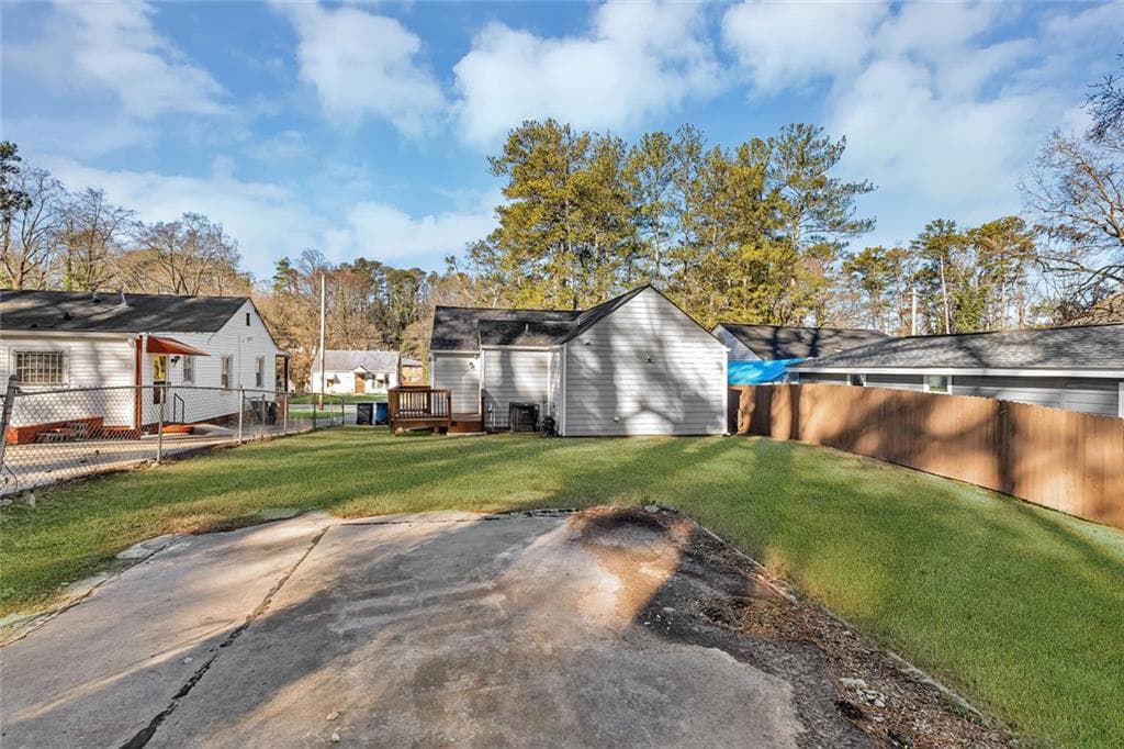 3 bedroom, 2 bathroom, 1,050 sq ft single family residence for sale at 2912 Palm Drive, Atlanta, GA 30344 — photo 7