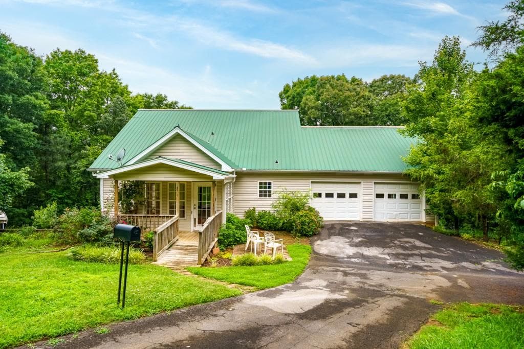 3 bedroom, 3 bathroom, 3,576 sq ft single family residence for sale at 176 Big Oak Tree Road, Adairsville, GA 30103