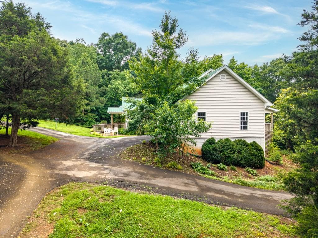 3 bedroom, 3 bathroom, 3,576 sq ft single family residence for sale at 176 Big Oak Tree Road, Adairsville, GA 30103 — photo 5