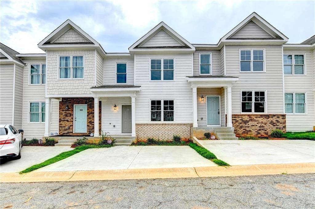 3 bedroom, 3 bathroom, 1,436 sq ft townhouse for rent at 2776 Laurel Ridge Circle, East Point, GA 30022 for $1,900 a month — photo 1 of 91