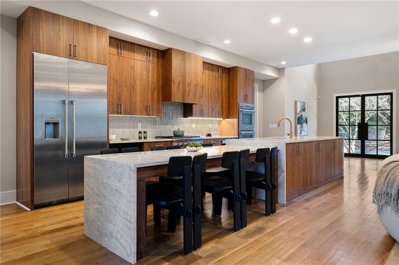 6 bedroom, 6 bathroom, 6,220 sq ft single family residence under contract at 1380 Wayne Avenue, Atlanta, GA 30306 — photo 6