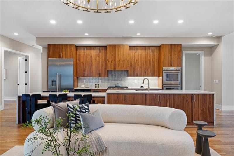 6 bedroom, 6 bathroom, 6,220 sq ft single family residence under contract at 1380 Wayne Avenue, Atlanta, GA 30306 — photo 3