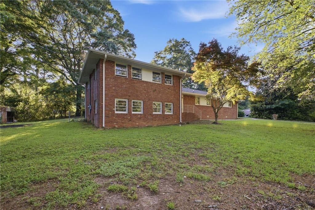 5 bedroom, 3 bathroom single family residence for sale at 180 E Greenwood Drive, Carrollton, GA 30117 — photo 2
