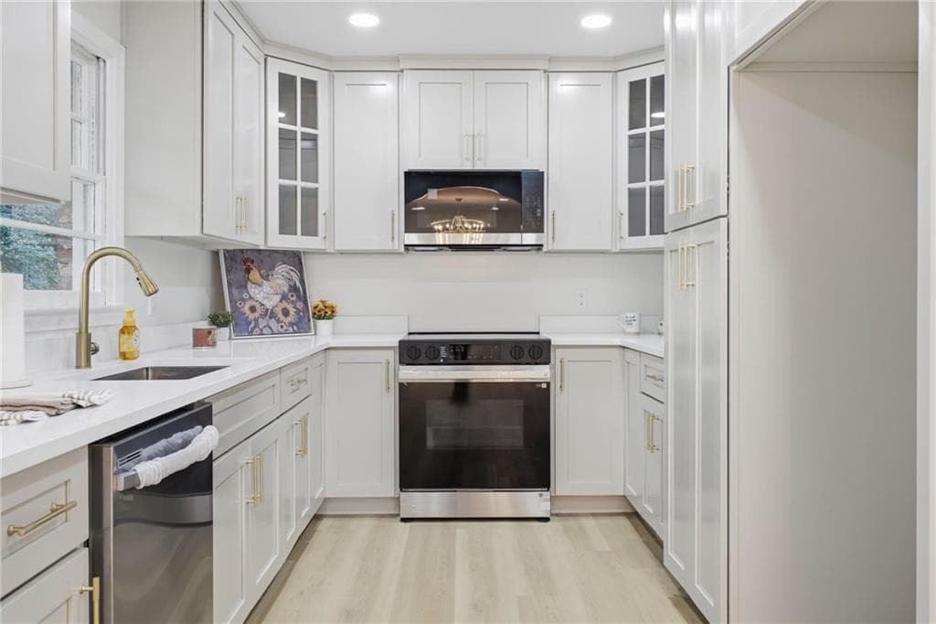 5 bedroom, 3 bathroom single family residence for sale at 180 E Greenwood Drive, Carrollton, GA 30117 — photo 5