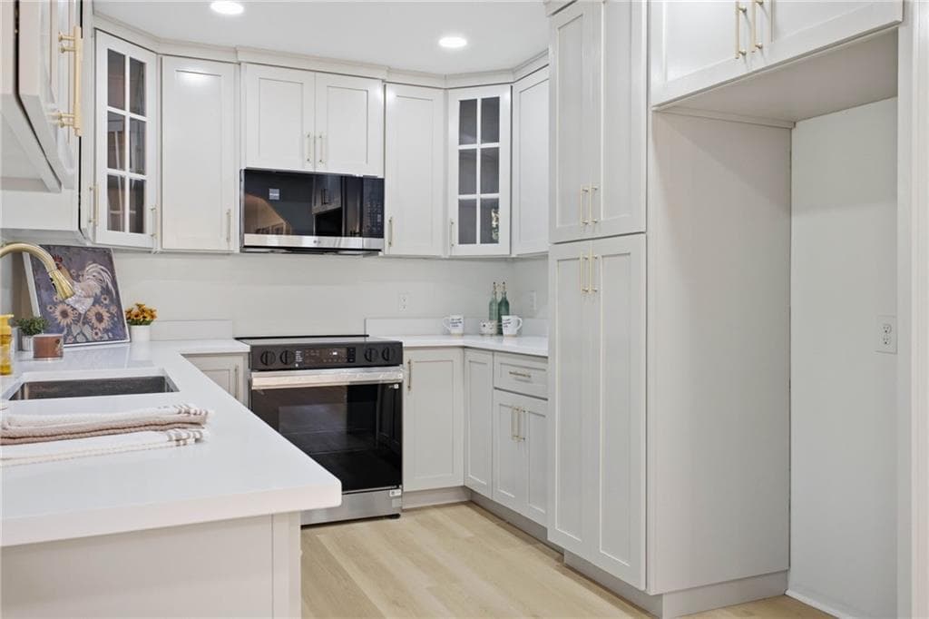 5 bedroom, 3 bathroom single family residence for sale at 180 E Greenwood Drive, Carrollton, GA 30117 — photo 6