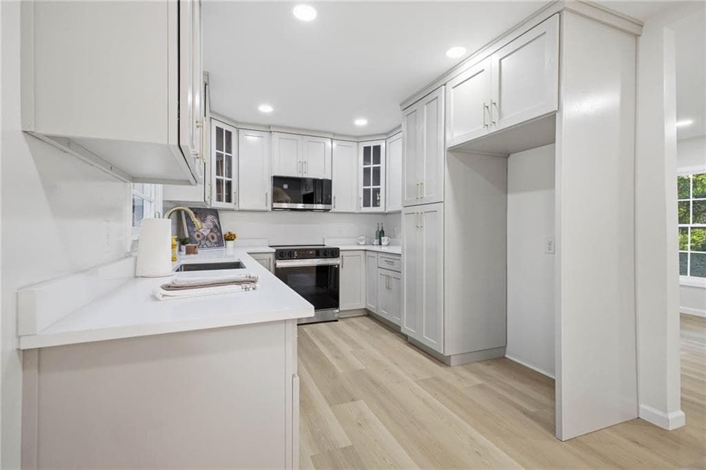 5 bedroom, 3 bathroom single family residence for sale at 180 E Greenwood Drive, Carrollton, GA 30117 — photo 9
