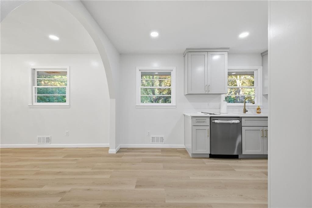 5 bedroom, 3 bathroom single family residence for sale at 180 E Greenwood Drive, Carrollton, GA 30117 — photo 10
