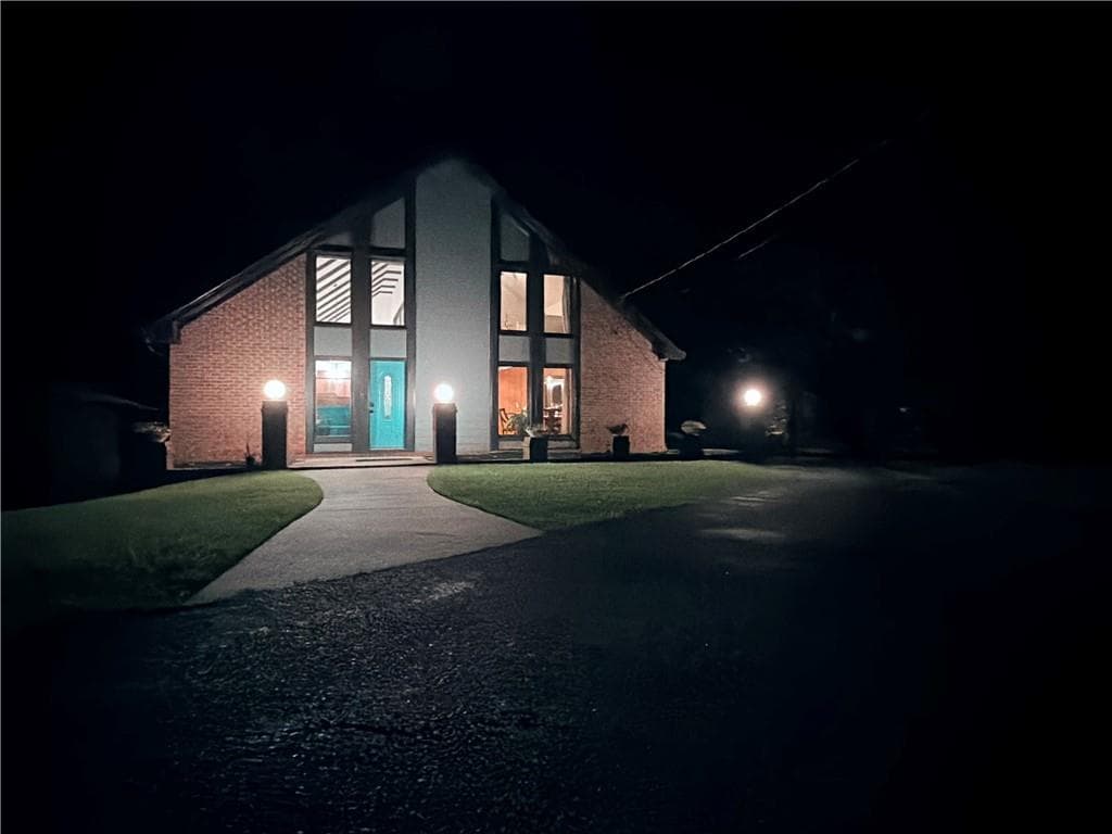 4 bedroom, 3 bathroom, 4,039 sq ft single family residence under contract at 1605 Saint Tropez Way, Atlanta, GA 30350 — photo 5