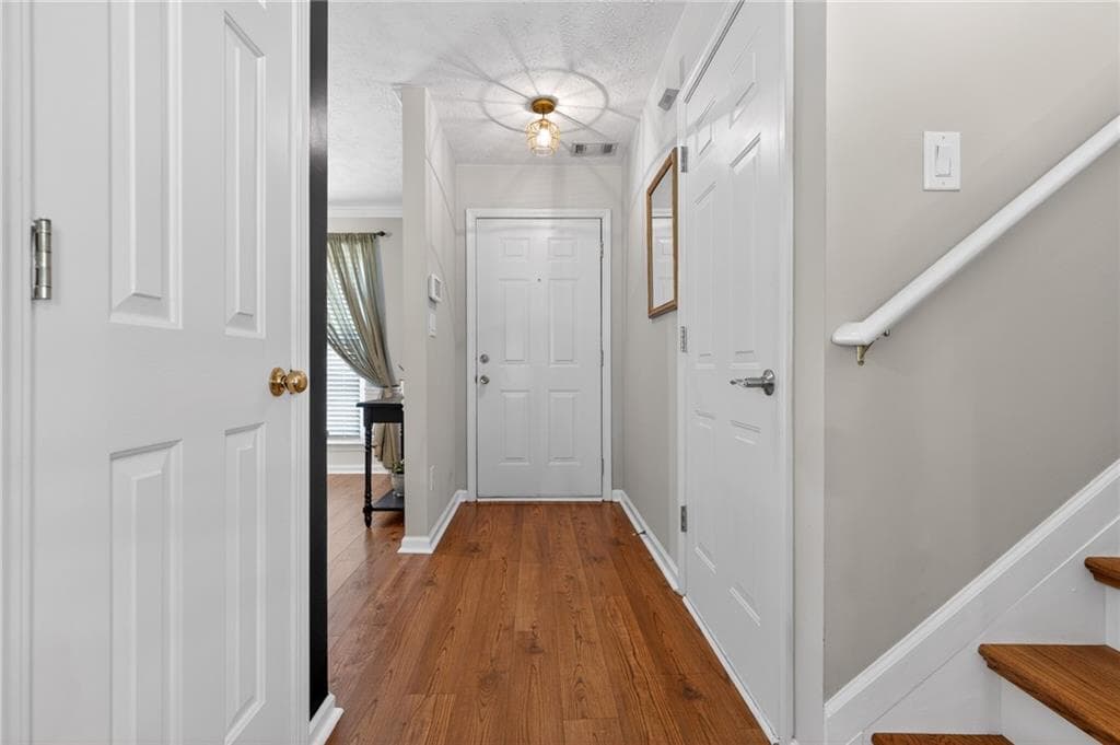 3 bedroom, 3 bathroom, 1,681 sq ft single family residence under contract at 1425 Willow River Run, Grayson, GA 30017 — photo 3