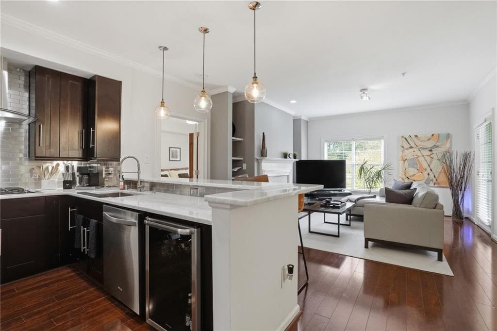 2 bedroom, 3 bathroom, 1,423 sq ft condominium for sale at 3275 Lenox Road 301, Atlanta, GA 30324 — photo 1 of 32