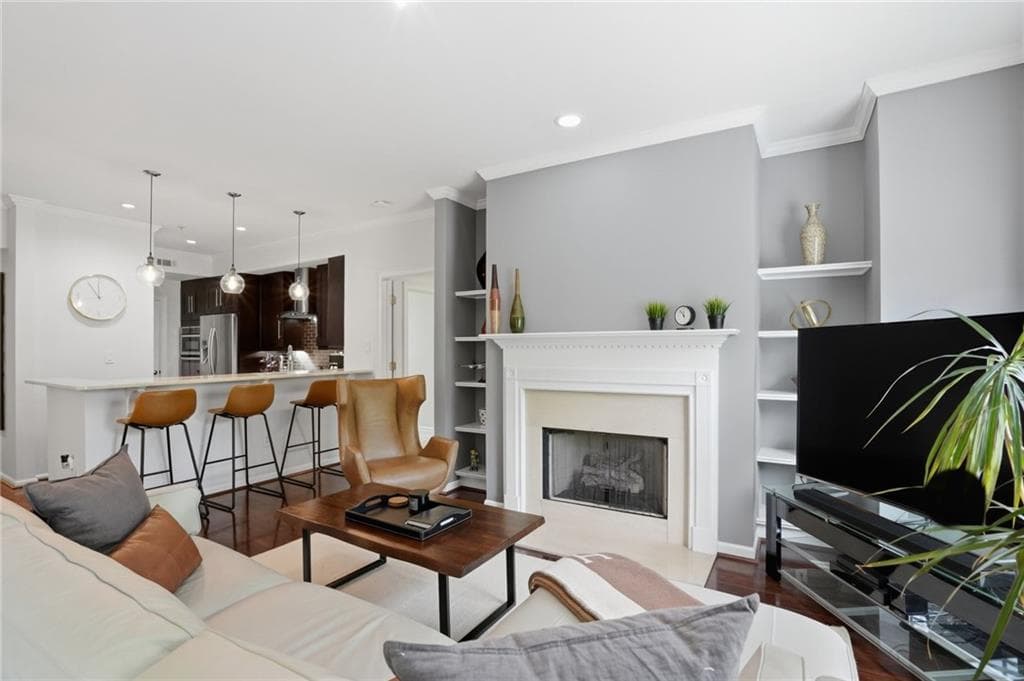 2 bedroom, 3 bathroom, 1,423 sq ft condominium for sale at 3275 Lenox Road 301, Atlanta, GA 30324 — photo 3
