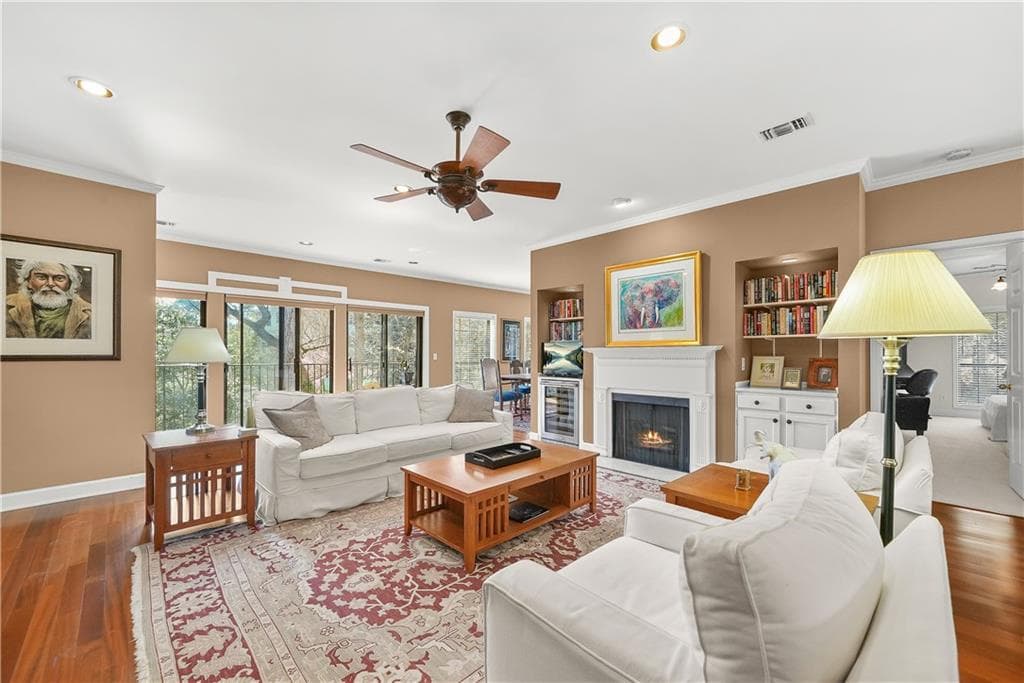 2 bedroom, 3 bathroom, 1,730 sq ft condominium for sale at 3071 Lenox Road 19, Atlanta, GA 30324 — photo 1 of 28
