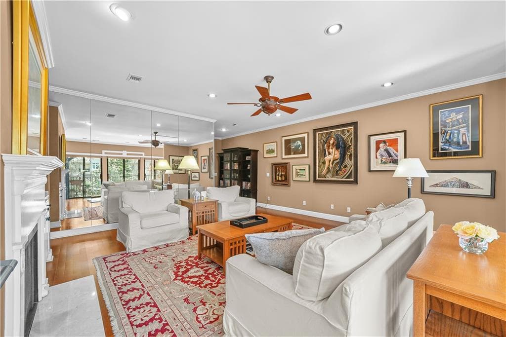 2 bedroom, 3 bathroom, 1,730 sq ft condominium for sale at 3071 Lenox Road 19, Atlanta, GA 30324 — photo 3