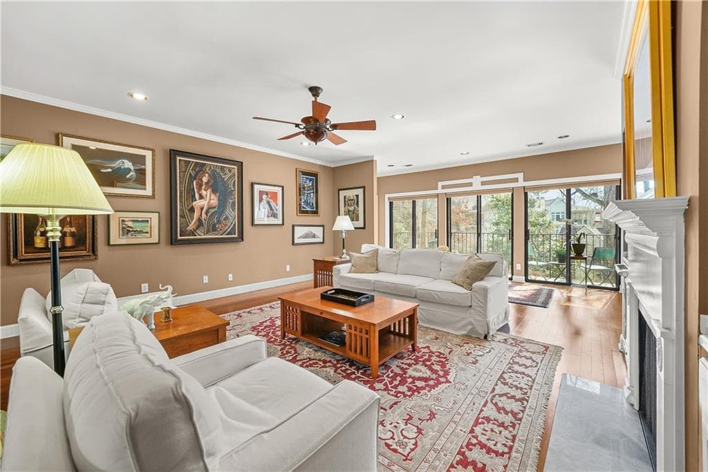 2 bedroom, 3 bathroom, 1,730 sq ft condominium for sale at 3071 Lenox Road 19, Atlanta, GA 30324 — photo 4