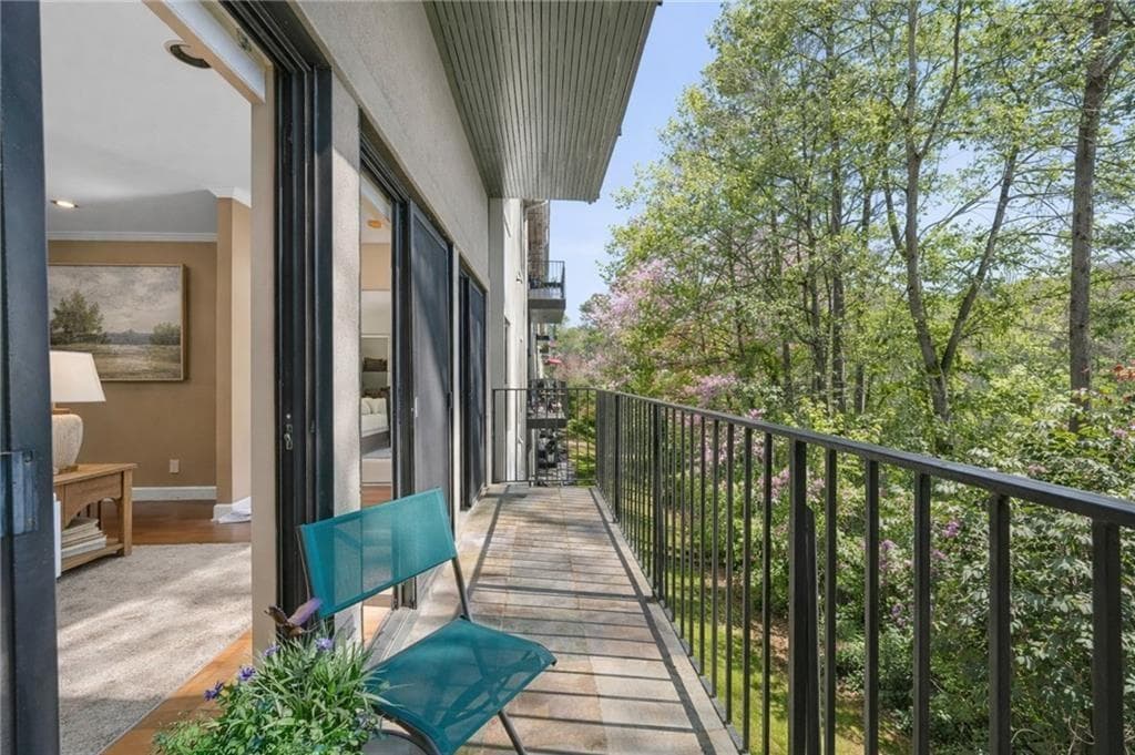 2 bedroom, 3 bathroom, 1,730 sq ft condominium for sale at 3071 Lenox Road 19, Atlanta, GA 30324 — photo 6