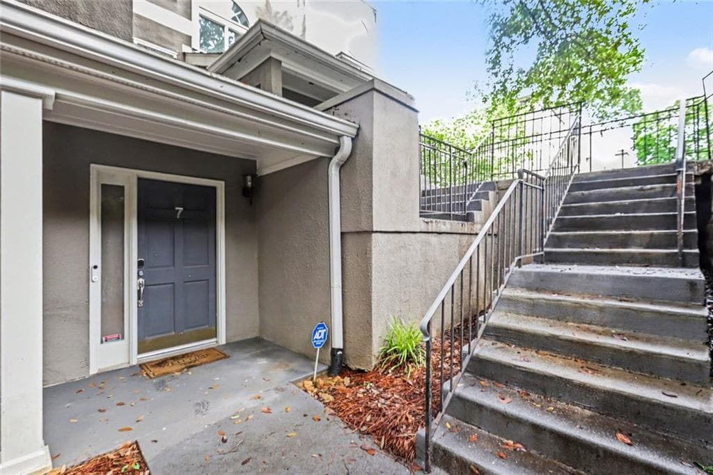2 bedroom, 2 bathroom, 1,450 sq ft condominium for sale at 7 Saint Claire Lane, Atlanta, GA 30324
