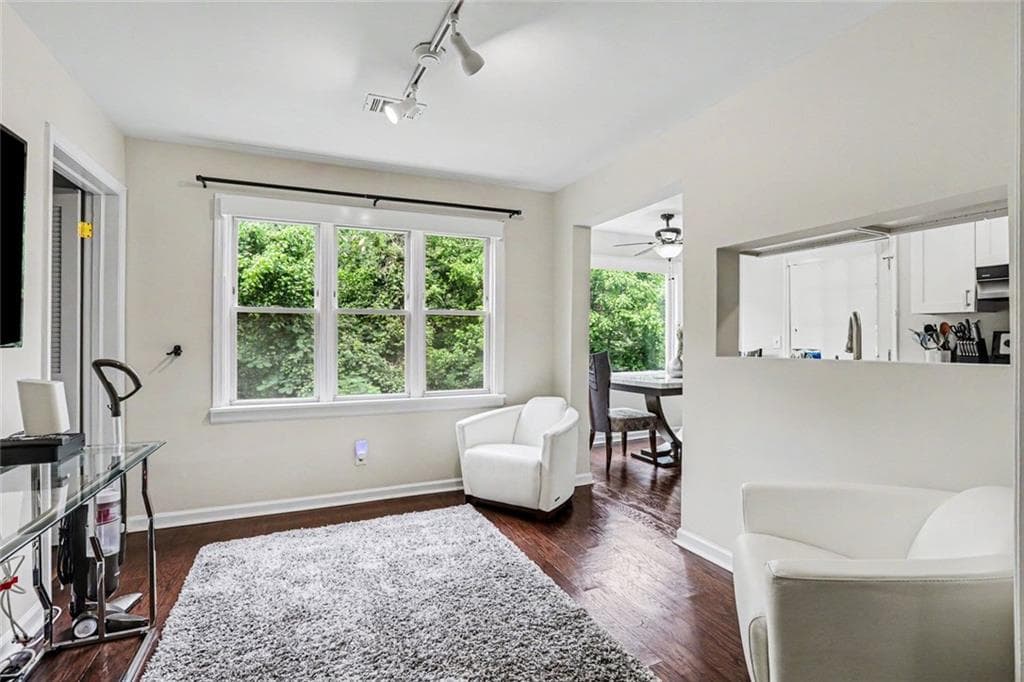 2 bedroom, 2 bathroom, 1,450 sq ft condominium for sale at 7 Saint Claire Lane, Atlanta, GA 30324 — photo 7